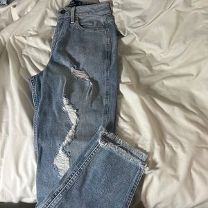 Hollister curly ultra high rise mom jean